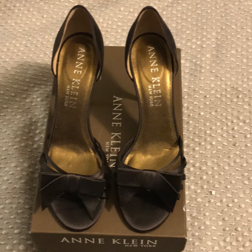 Anne Klein New York  Forbes heels